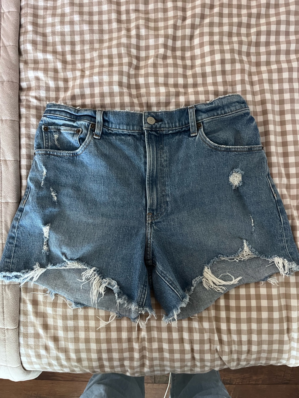 Abercrombie & Fitch The 4” Mom Shorts